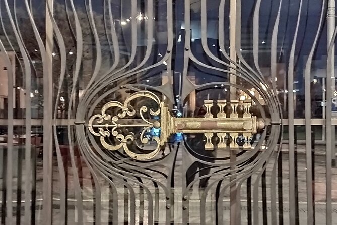 Guided Old Town & Jewish quarter Walking Tour Prague (Tip-based) - Guides matter, and the best part is how they steer your day