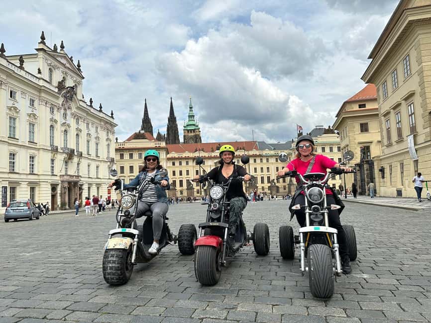 Heart of Prague tour on Tricycle electric scooter - Safety training and the real time commitment