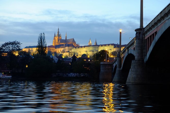 Jazz Boat: Popular LIVE JAZZ dinner cruise - Early vs late departures: matching the cruise to your Prague day