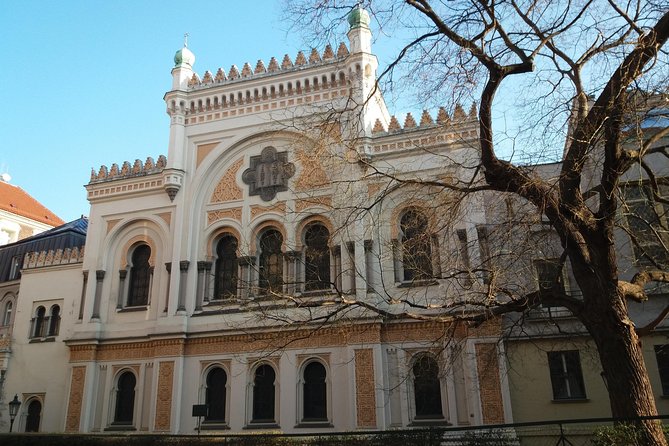 Jewish Prague Walking Tour - Old Jewish Cemetery: Rabbi Löw, the Golem Legend, and 12,000 Visible Graves