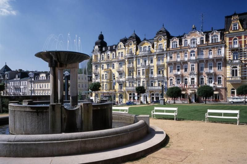 Karlovy Vary & Marianske Lazne Tour from Prague with Lunch - Marianske Lazne: Cross Spring tasting and the town’s ancient colonnades