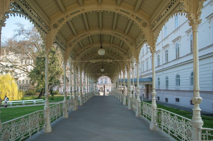 Karlovy Vary - the world famous spa - Meeting point and timing: a 9-hour schedule you should take seriously