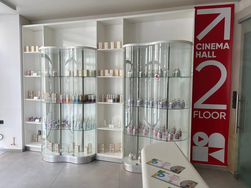 Karlovy Vary: Tourist Cinema Experience - Why live sound changes a sit-down tour