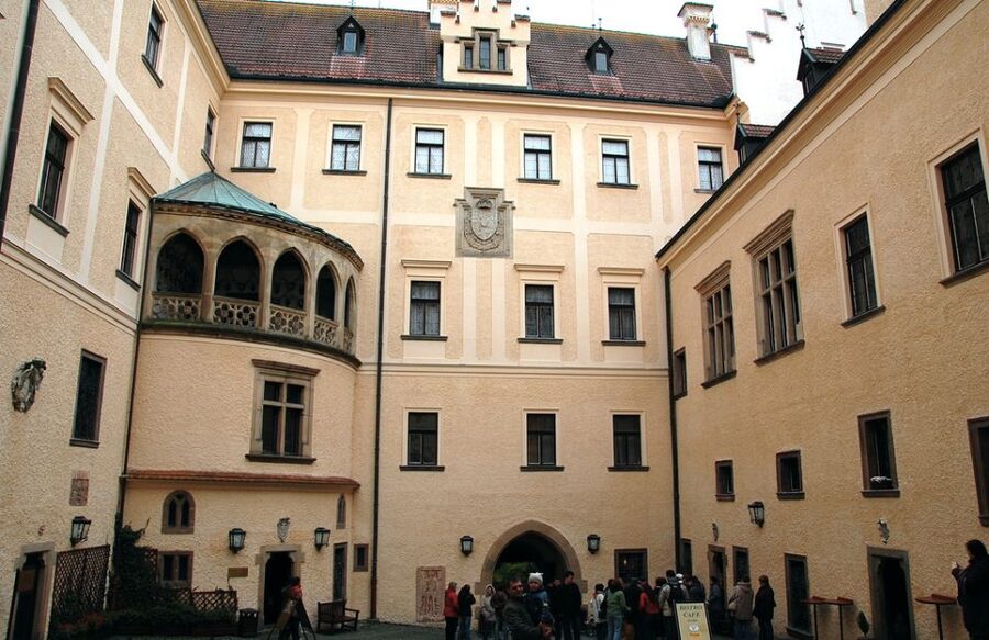 Konopiště: Chateau Tour from Prague - Konopiště Chateau in 4 hours, what makes it special