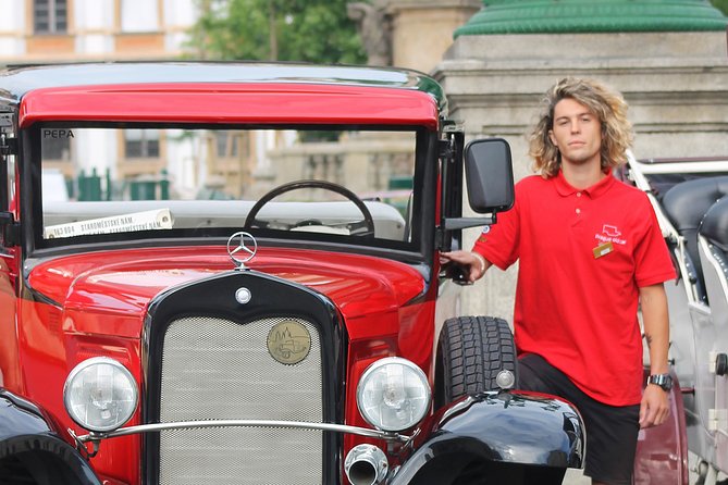 Kutná Hora Medieval Town in Vintage Cabrio car - Jesuit College Park: Free outdoor time with room to reset