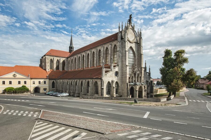 Kutná Hora: Sedlec Ossuary Skip-the-Line Ticket & Audioguide - Should You Book This Skip-the-Line Pair in Kutná Hora?
