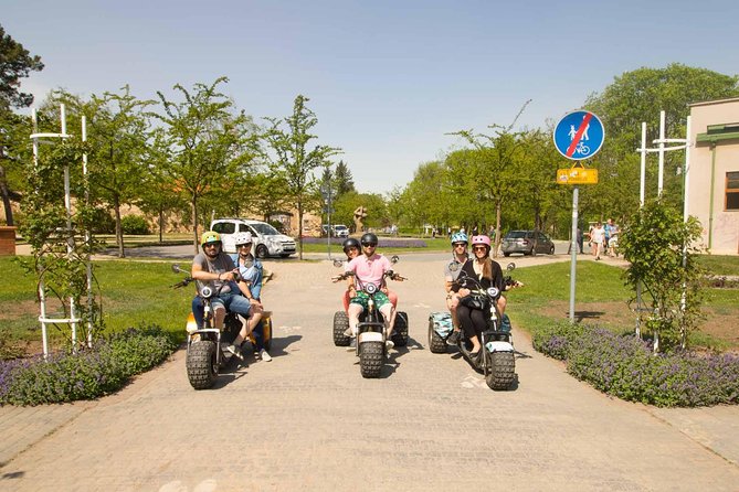 Live-Guided ️Trike-Harley️ Viewpoints tour of Prague - Your route in order, from Maltezske Square to Prague Castle views