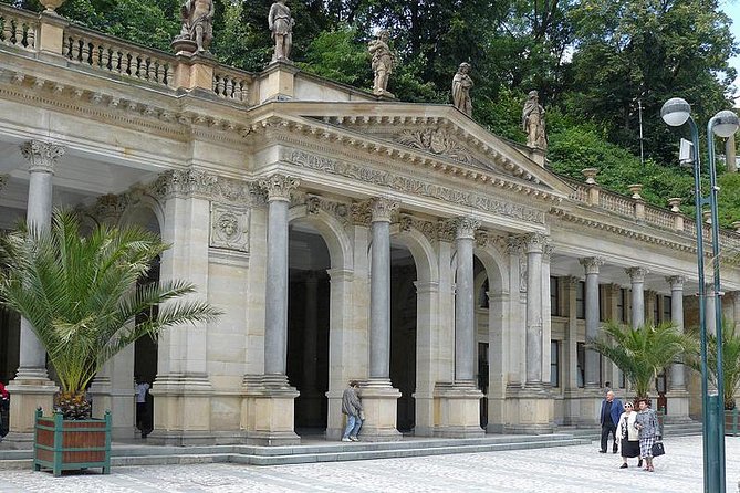 Moser Glassworks and Jan Becher Museum and Karlovy Vary Private Tour from Prague - The 8:00 am departure and how the routing actually feels