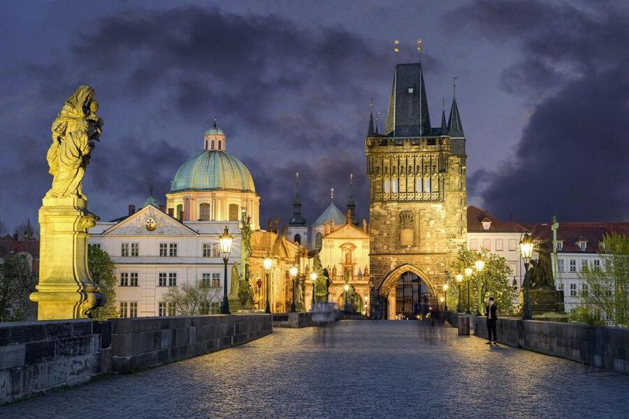 Night tour: Dark Side of Prague with Craft Beer - Alchemy, Masons, and the Stories That Add Meaning