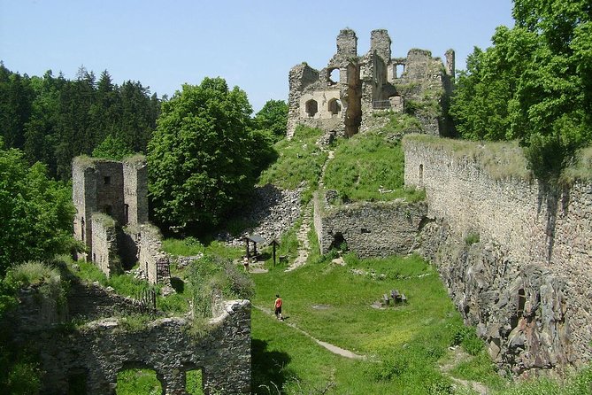 One day trips in the surroundings of Cesky Krumlov - Pickup, timing, and how the included manuals help