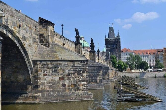One Hour Boat Tour on Vltava River - Onboard Comfort: Drinks, Snacks, Commentary, and Deck Time