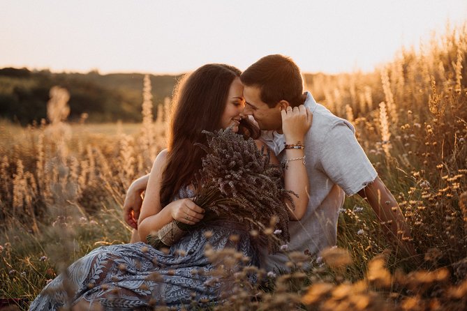 Photographer in Prague - Couple, engagement & portrait photoshoot - Meet Aman and Veronika, and how their coaching changes the photos