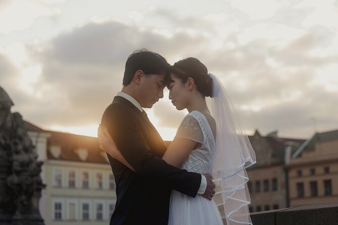 Photographer in Prague, private photoshoot - Charles Bridge for Classic Prague Portraits, With Better Timing