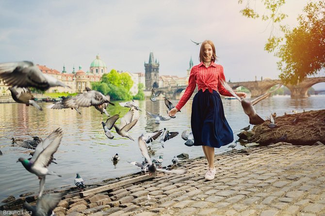 photoshoot in prague - Staroměstské náměstí: Old Town Square for Big, Classic Prague Energy