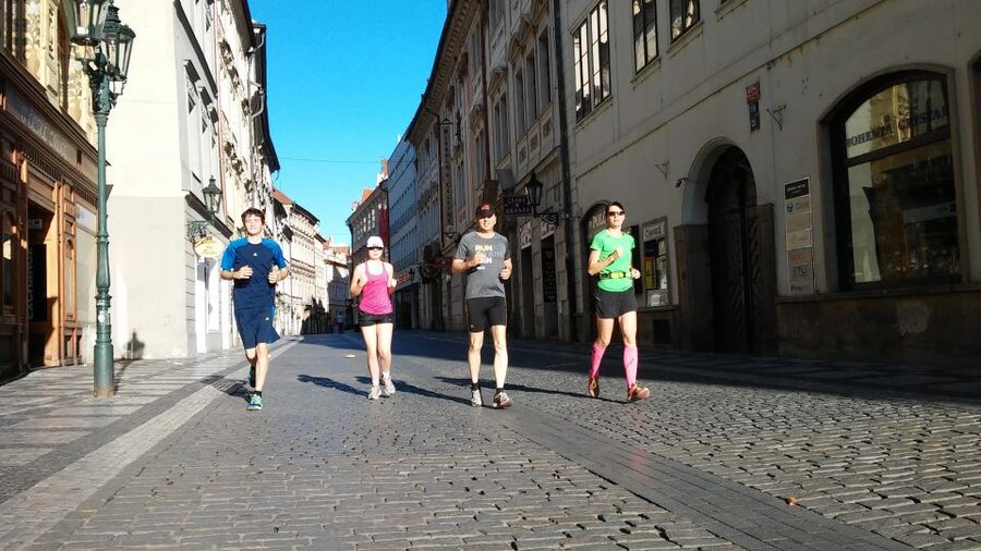 Prague 1.5-Hour Compact City Center Running Tour - Charles Bridge and the Old Town maze, how the guide keeps you moving