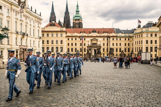 Prague: 1-Hour Castle Tour With Fast-GET Admission Ticket - Meeting Tycho and Kepler, then walking into Hradčany