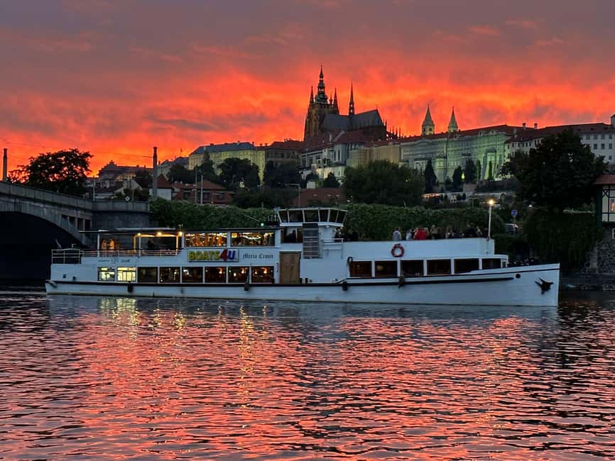 Prague: 1-hour Cruise with Audio Guide - What makes the Maria Croon cruise feel different