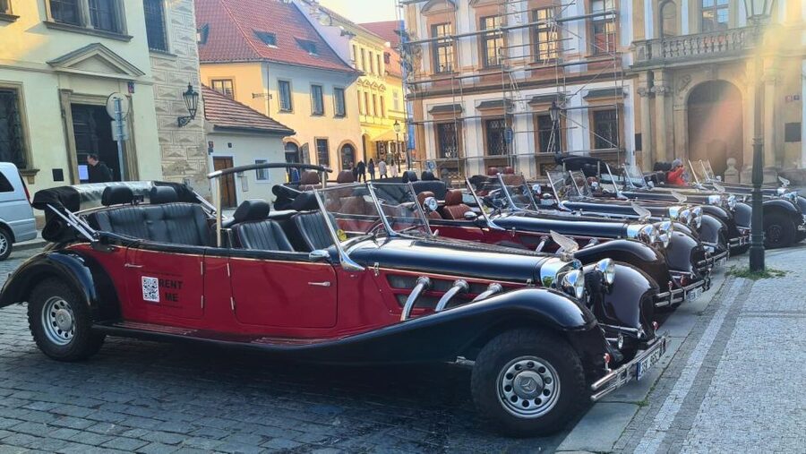 Prague: 1-Hour Private Tour in Vintage Car - Key things to know before you ride