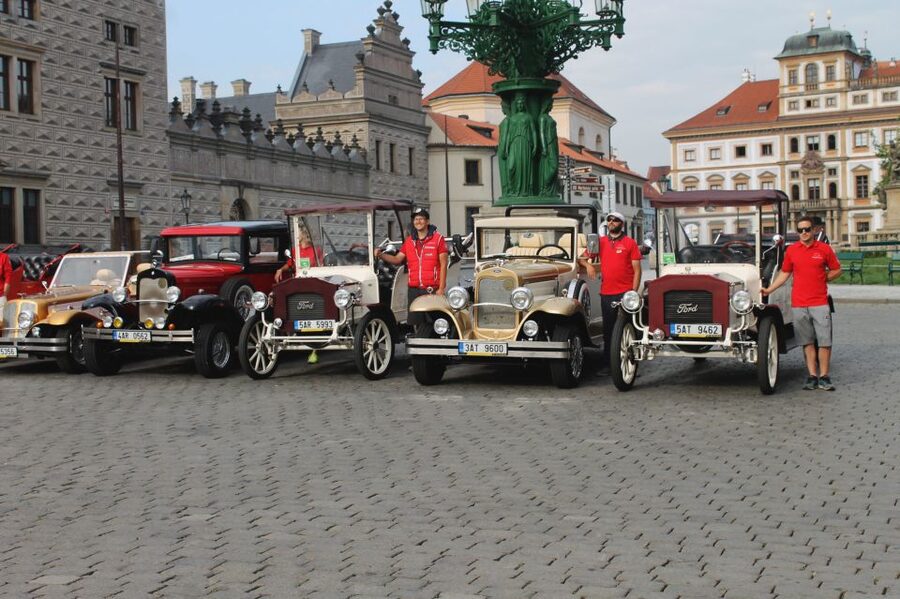 Prague: 1-Hour Vintage Car Tour - Key highlights you’ll care about