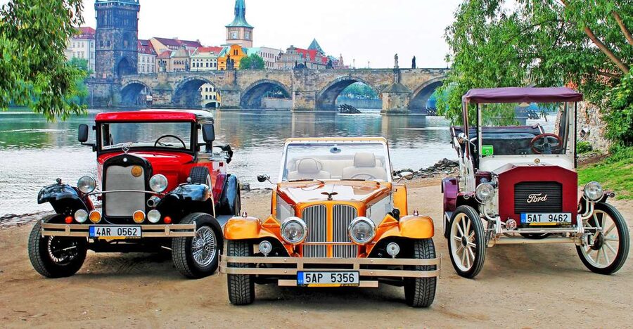 Prague: 1-Hour Vintage Car Tour - Old Town and Prague Castle views from the road