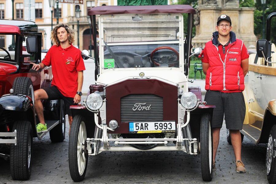 Prague: 1-Hour Vintage Car Tour - Heated comfort, photo stops, and small requests that matter