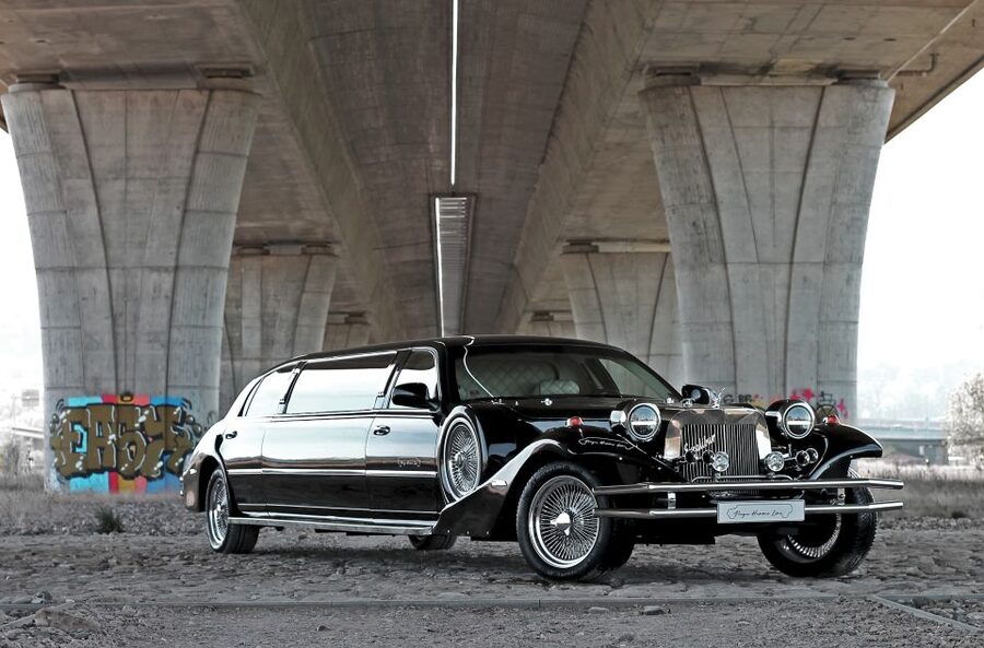 Prague: 1-Hour Vintage Limousine Rental - Pickup and Route Feel: Central Prague Convenience