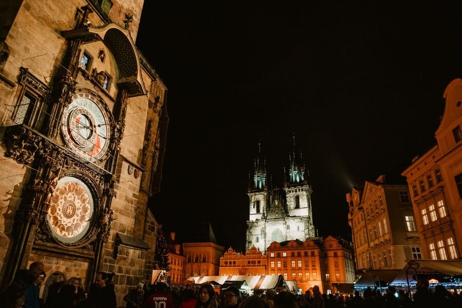 Prague: 2-3h Magical Christmas Markets Tour with Inclusions - The Fun Facts Tour, From Czech Atheism to Christmas Chaos