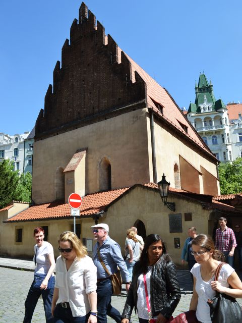 Prague: 2-Hour Old Town and Jewish Ghetto Walking Tour - Kafka’s birthplace moment: a literature stop with street-level context