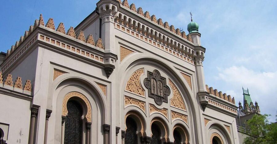 Prague: 2-Hour Old Town and Jewish Ghetto Walking Tour - No interior visits means you learn to look better