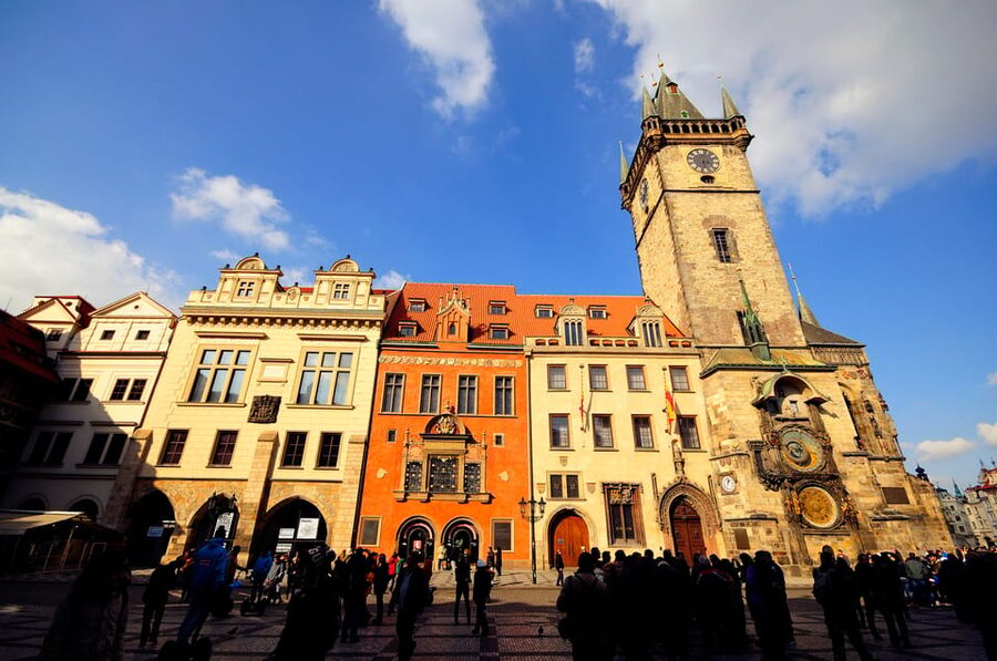 Prague: 2 hours city tour + 1 hour boat cruise - Meeting at Municipal House, then getting your bearings fast
