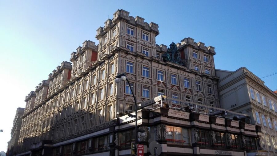 Prague 3-Hour Architectural Tour - Learning to recognize Prague styles, from Gothic to Cubism