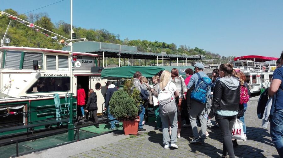 Prague: 3-hour Evening River Cruise with Dinner - What you actually see: Old Town, Lesser Town, Castle, and the Charles Bridge pass