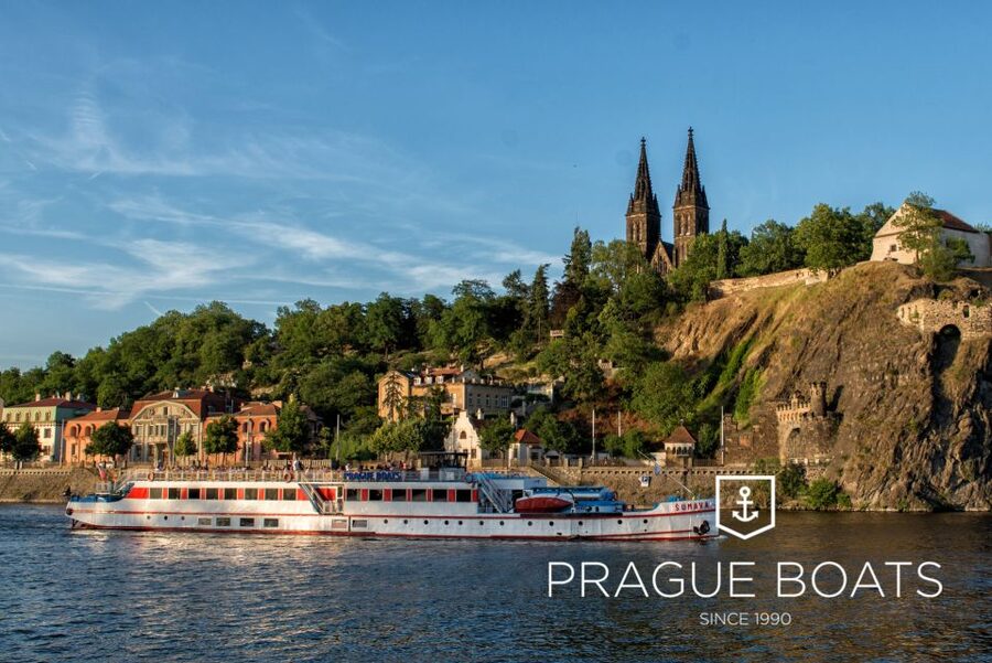 Prague: 3-hour Evening River Cruise with Dinner - Music and seating: romance, volume, and how to get the best spot