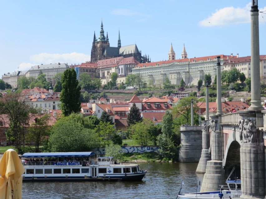 Prague: 3-hour Evening River Cruise with Dinner - Timing and pacing: what the schedule feels like in real life