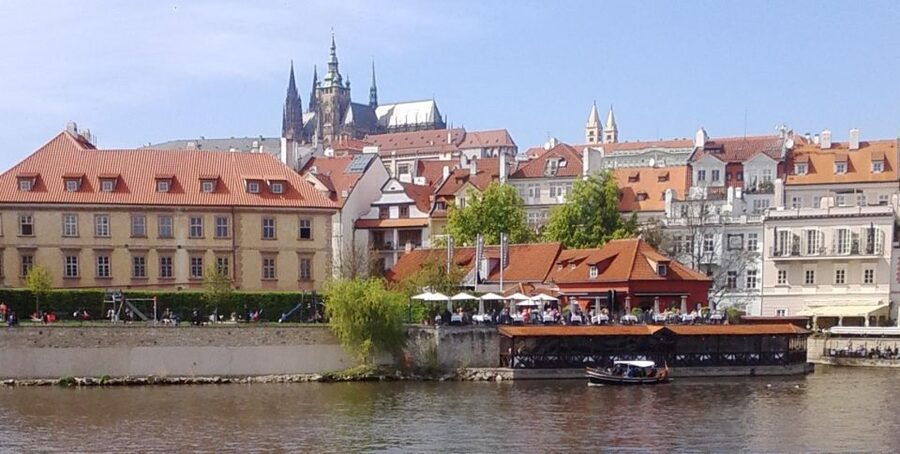 Prague: 3-hour Evening River Cruise with Dinner - The 3-hour Vltava ride at night: Prague’s icons from the water