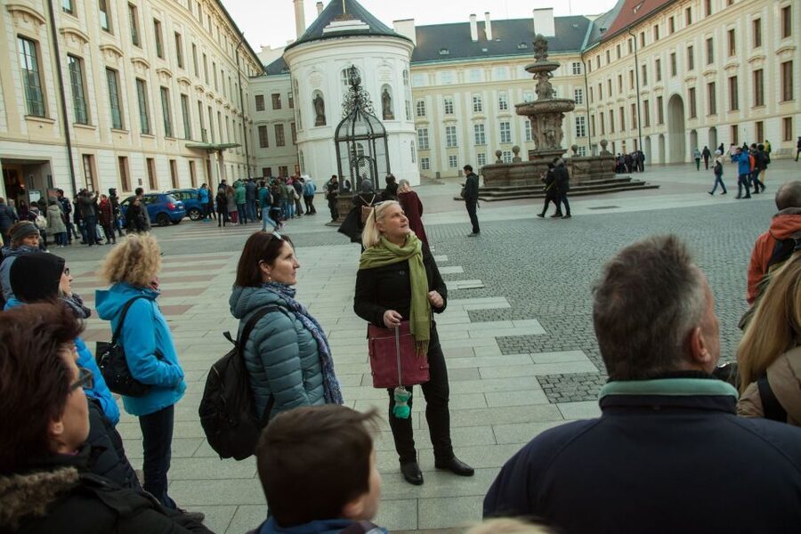 Prague: 3-Hour Old Town and Prague Castle Tour in German - Kafka’s birthplace and Josefov: Jewish Quarter context in a short walk