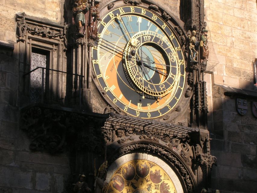 Prague: 3-Hour Old Town and Prague Castle Tour in German - Price, language, and what $36 really buys you