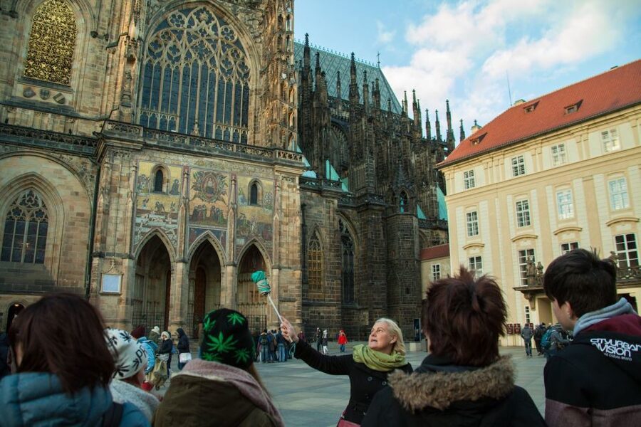 Prague: 3-Hour Old Town and Prague Castle Tour in German - Who should book this tour, and who should skip it?