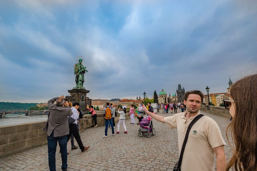Prague: 3-Hour Walking Tour of Old Town & Prague Castle - Pace, group energy, and what makes the guides stand out