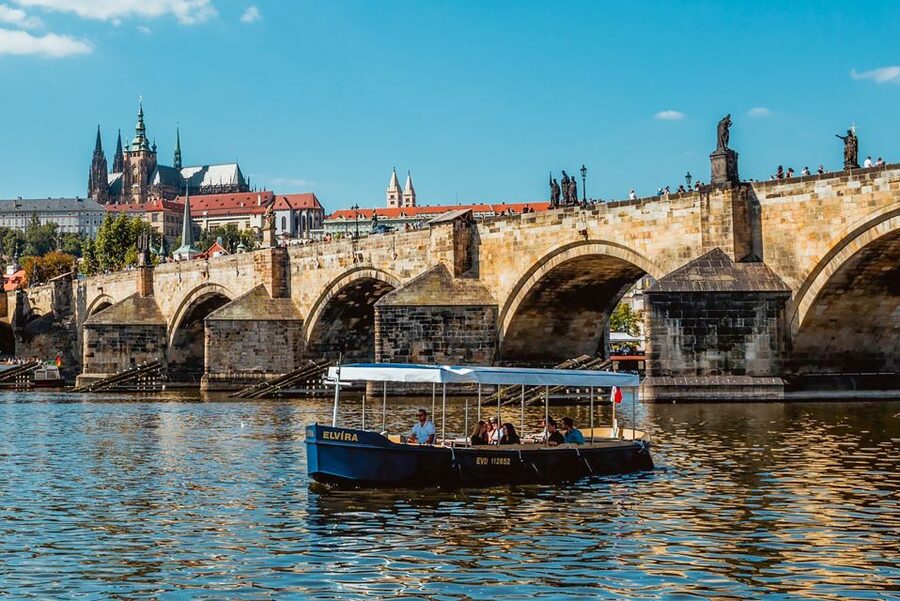 Prague: 45-Minute Sightseeing Cruise to Devil's Channel - Cruising into Devil’s Channel: what you see when the boat gets close