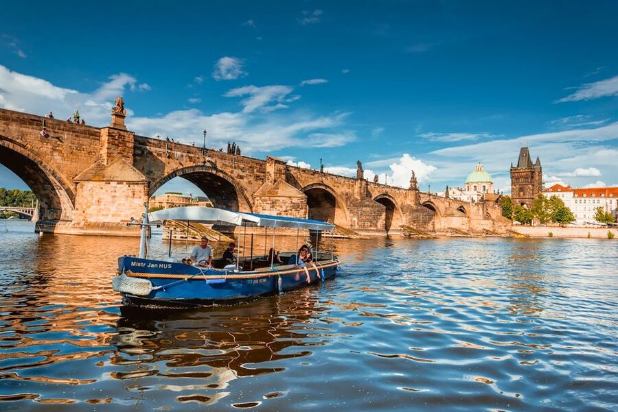 Prague: 45-Minute Sightseeing Cruise to Devil's Channel - Best times to book: sunset vibes and winter warmth
