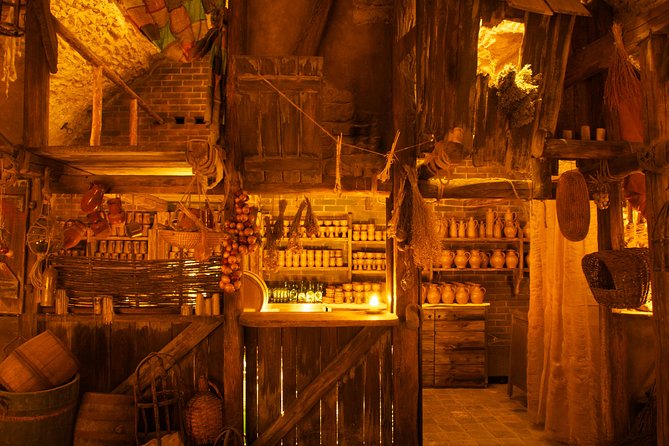 Prague 5 Courses Medieval Dinner and Live Performances - Food Quality: What You Can Expect From the Main Course and Dessert