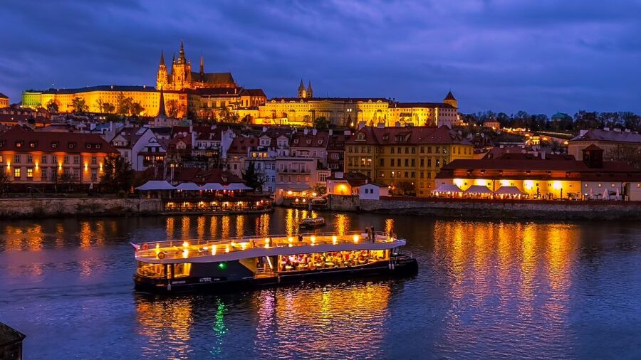 Prague: 50-Minute Sightseeing Evening Cruise - Should you book this Prague night cruise?