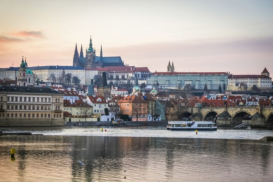 Prague: 50-Minute Sightseeing Evening Cruise - The route, stop by stop: Rudolfinum, Charles Bridge, Kampa, Prague Castle, Štvanice