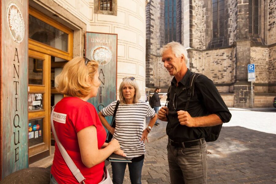 Prague: 6-Hour City Tour including Cruise and Lunch - Old Town Square to the Astronomical Clock, with stops that teach