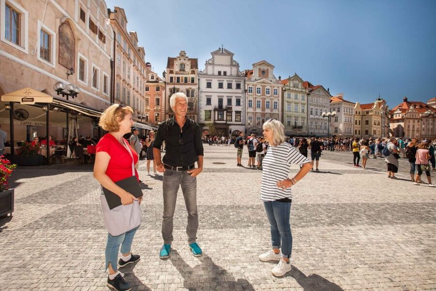 Prague: 6-Hour City Tour including Cruise and Lunch - Moving into the Jewish Quarter: synagogues, cemetery views, and context