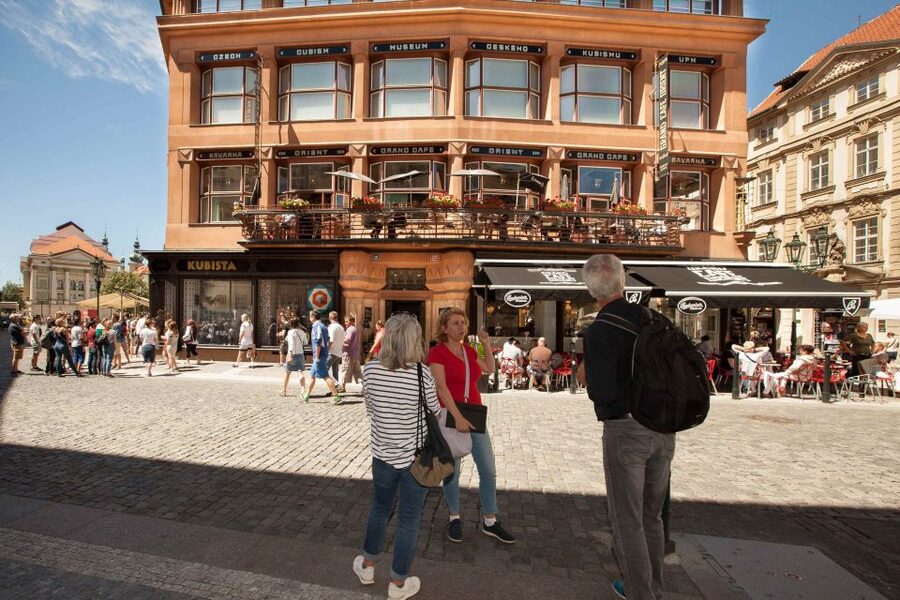 Prague: 6-Hour City Tour including Cruise and Lunch - Lunch in Prague, then a 45-minute cruise that changes the pace