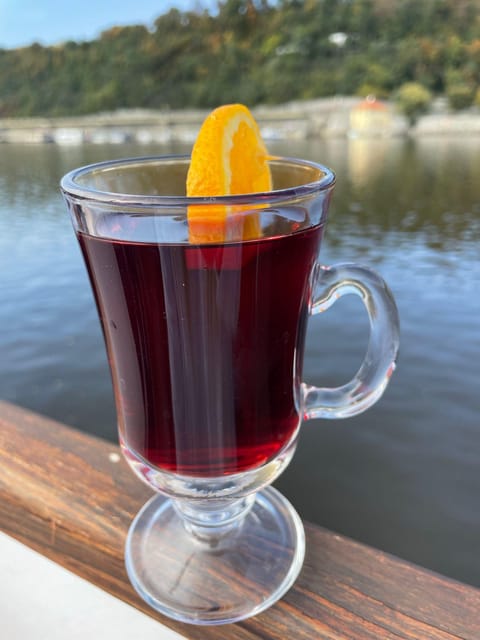 Prague: Advent Boat Cruise with Sweets and Hot Drinks - A 50 minute Prague Advent cruise that fits real life