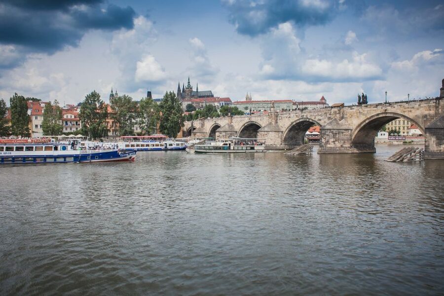 Prague: Afternoon Beer Cruise with Drinks Included - Prague Castle views: the river makes it feel closer