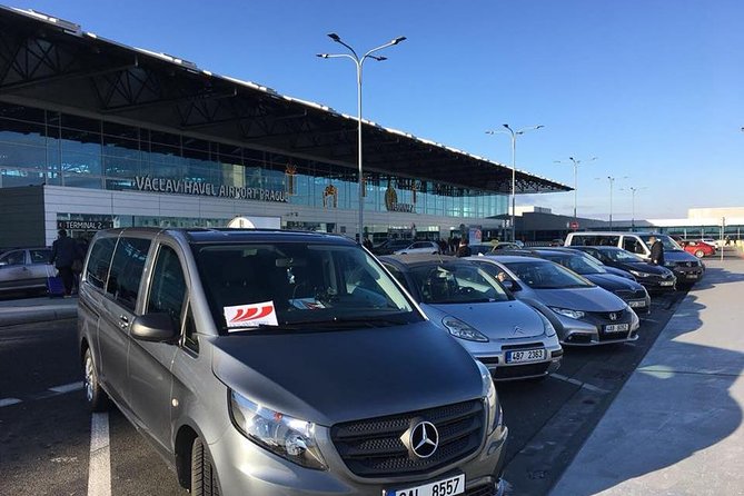 PRAGUE AIRPORT - CITY TRANSFERS in Spanish - Traslado privado del Aeropuerto Václav Havel a tu hotel, sin líos